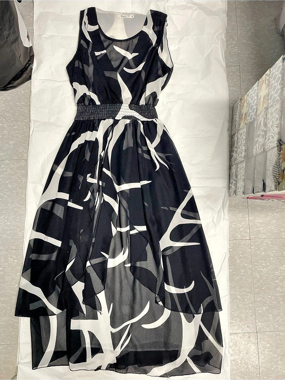 Katie Abstract Maxi Dress in Black & White Size Small Like New